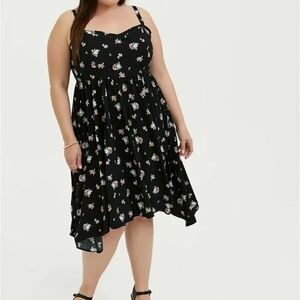 Torrid Black Floral Challis Sharkbite Hem Dress | Sweetheart Neck Pocket Midi Si